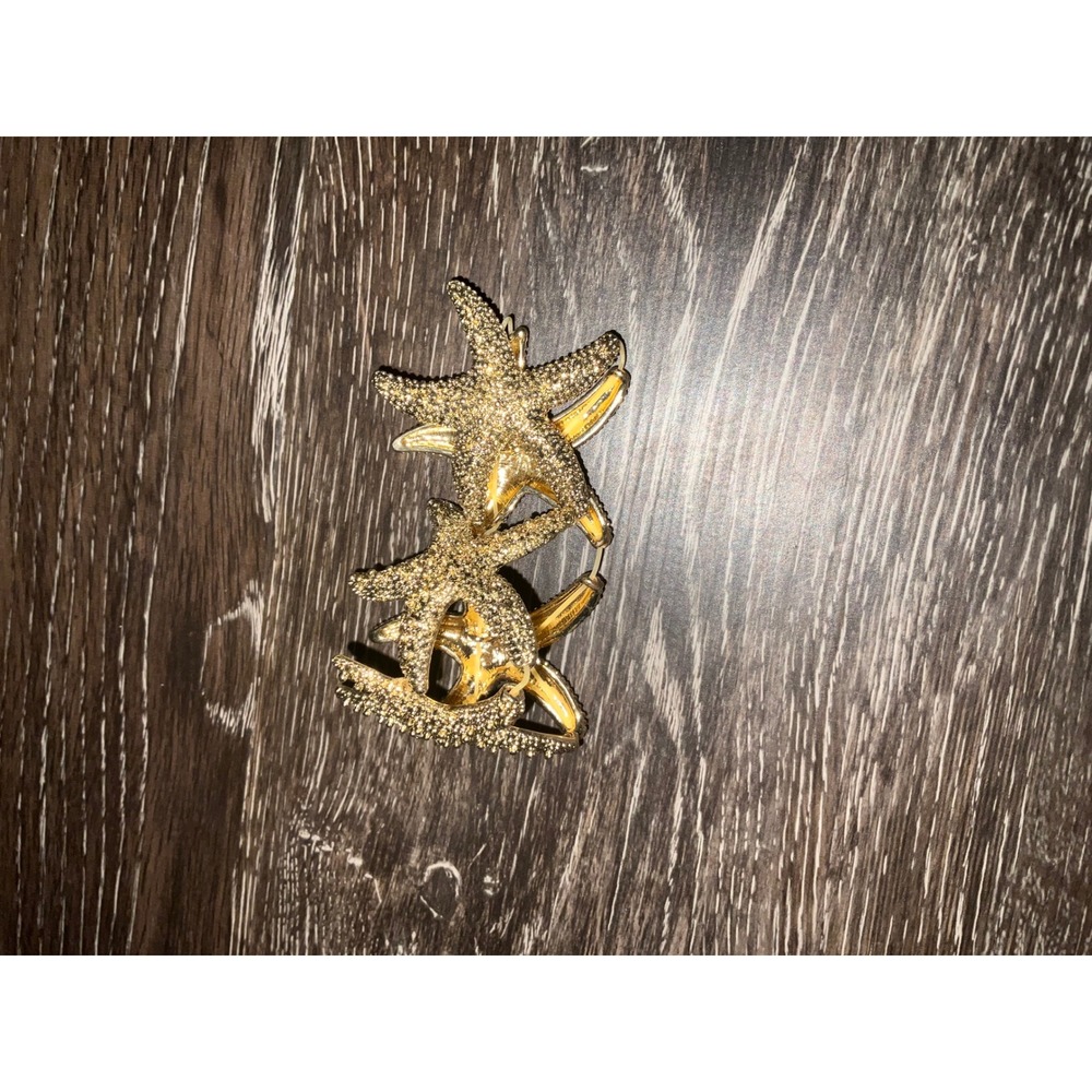 Bangle Bracelet Starfish Nautical Hinged Textured Gold Tone Statement